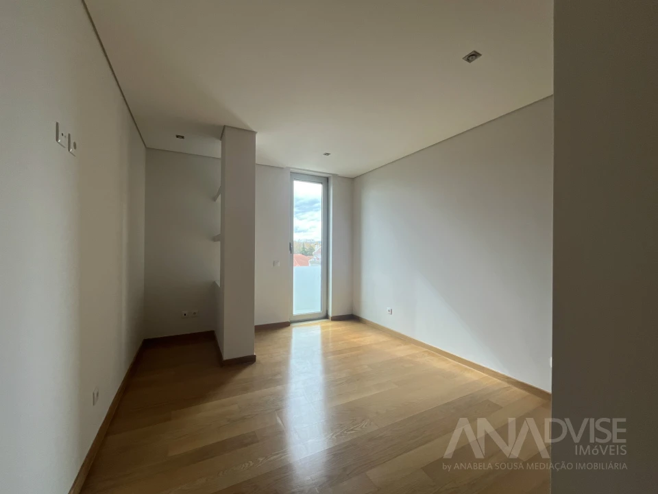 Apartamento T4 para Arrendamento em Viseu Foto 8