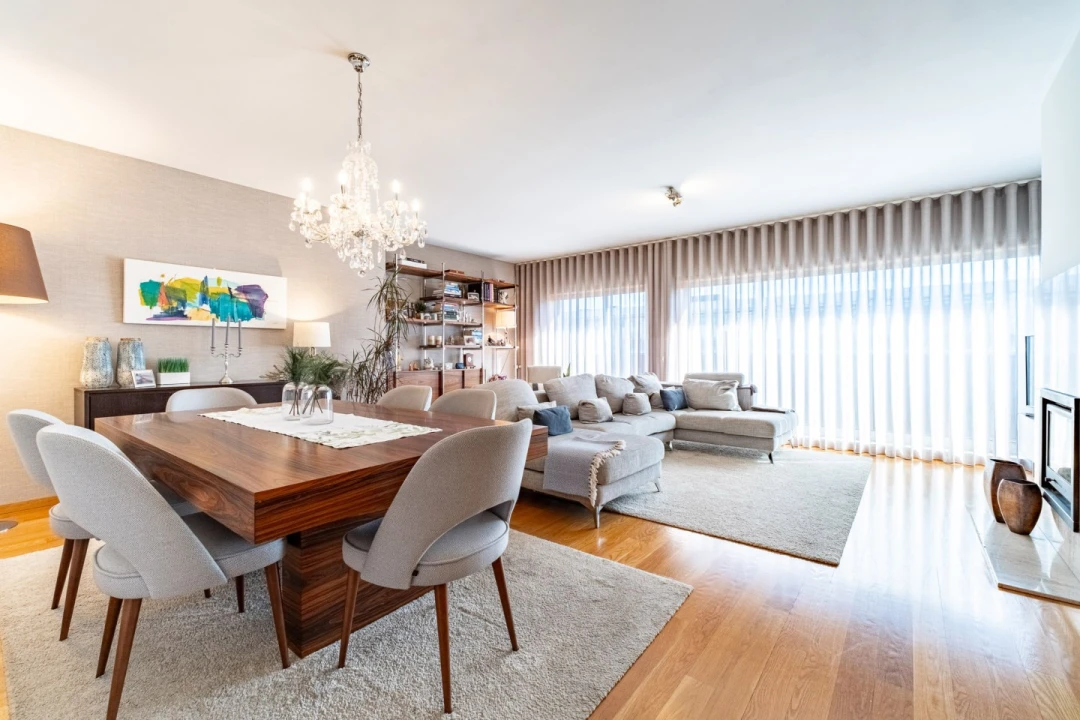 Apartamento T4 para Venda em Milheiros Foto 1