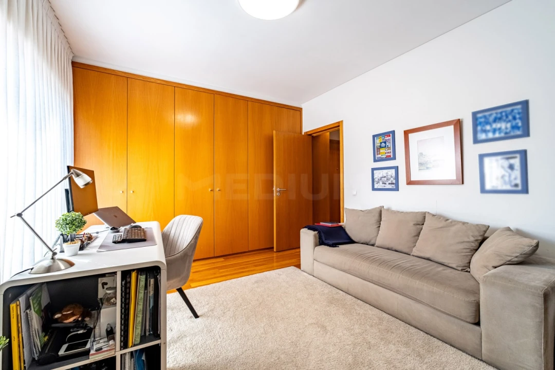 Apartamento T4 para Venda em Milheiros Foto 11