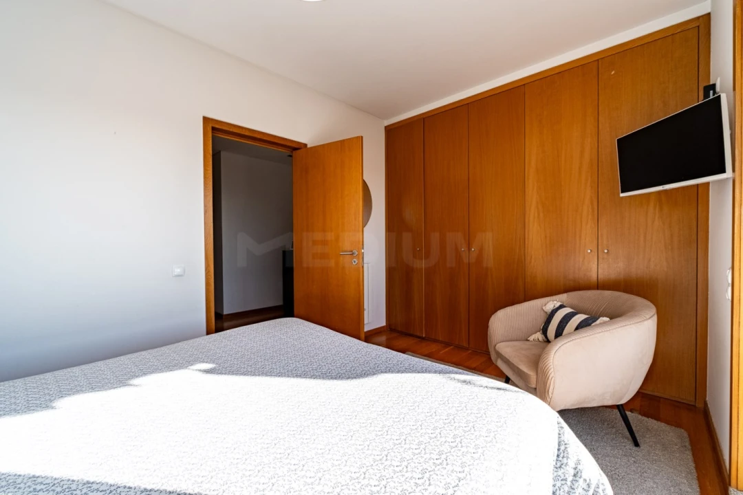 Apartamento T4 para Venda em Milheiros Foto 17