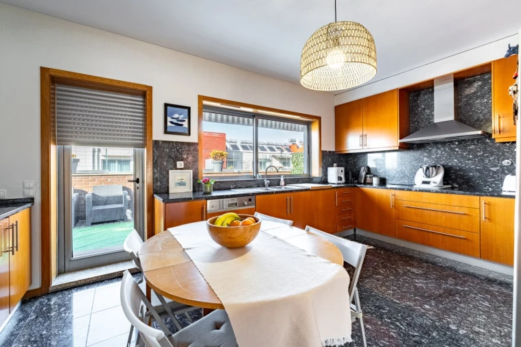 Apartamento T4 para Venda em Milheiros Foto 8