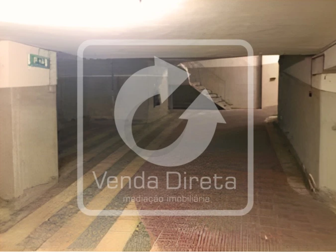 Armazém para Venda em São Domingos de Benfica Foto 12