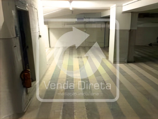 Armazém para Venda em São Domingos de Benfica Foto 13