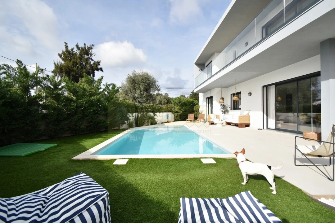 Moradia T4 para Venda em Santa Barbara de Nexe Foto 2