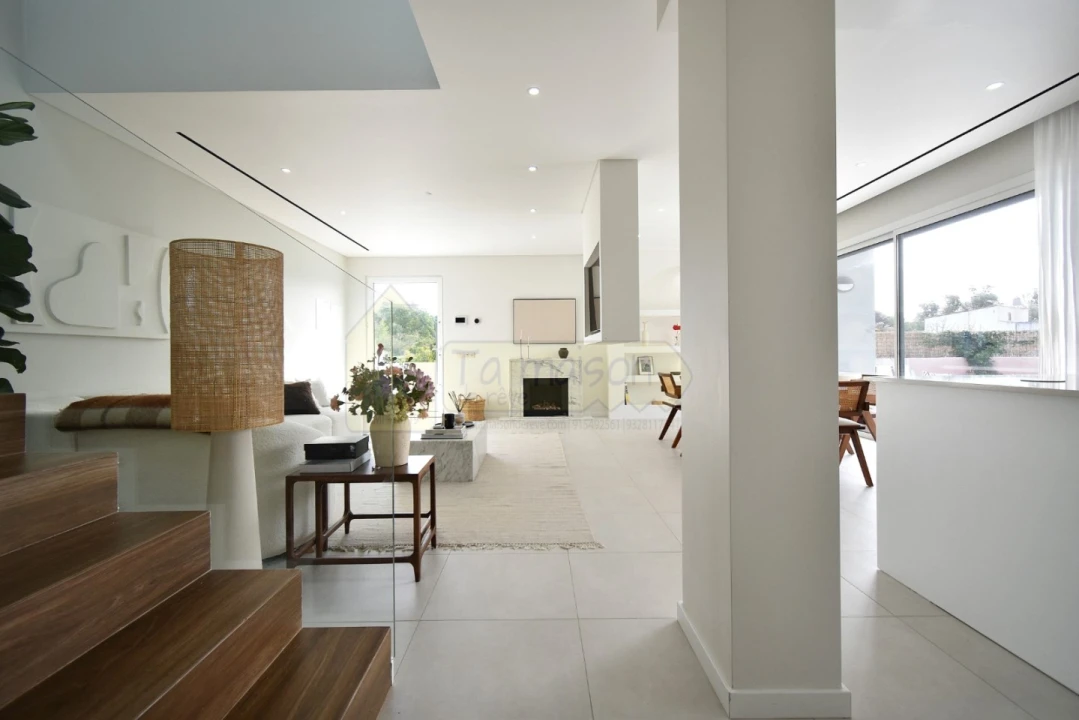 Moradia T4 para Venda em Santa Barbara de Nexe Foto 8