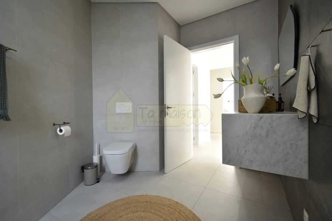 Moradia T4 para Venda em Santa Barbara de Nexe Foto 17