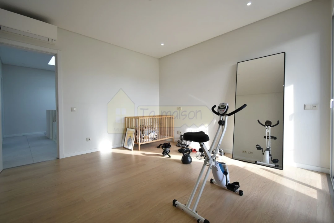 Moradia T4 para Venda em Santa Barbara de Nexe Foto 23