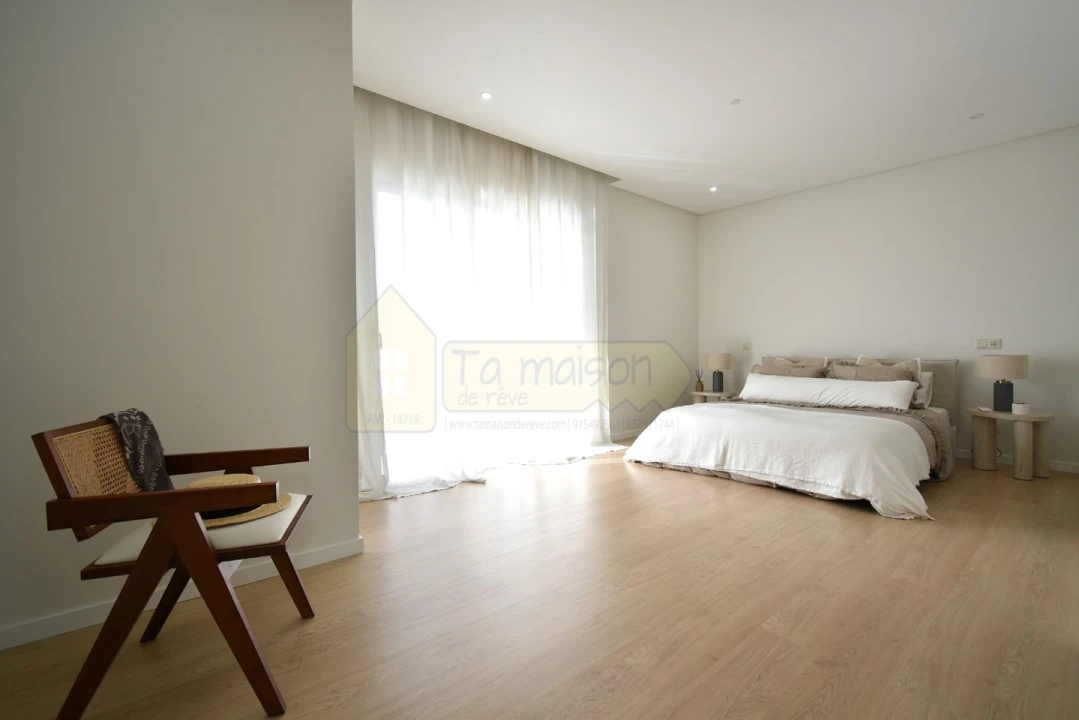 Moradia T4 para Venda em Santa Barbara de Nexe Foto 24