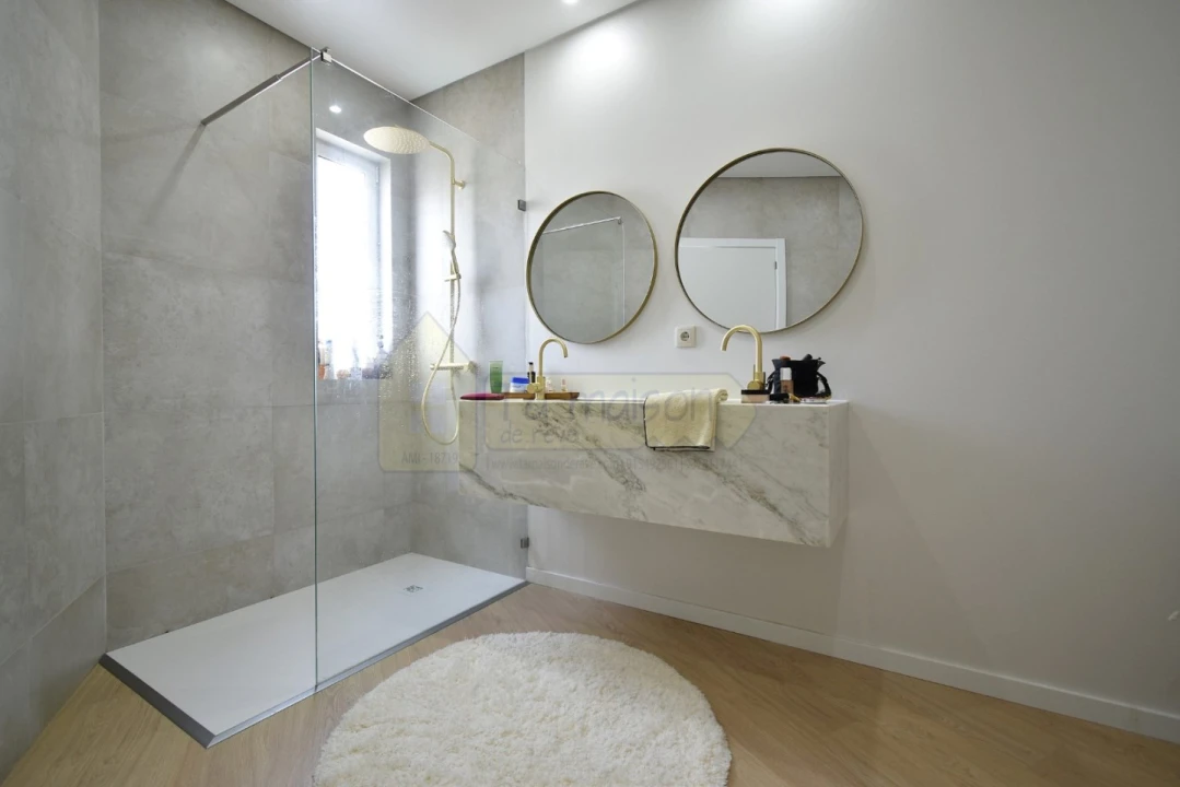 Moradia T4 para Venda em Santa Barbara de Nexe Foto 27