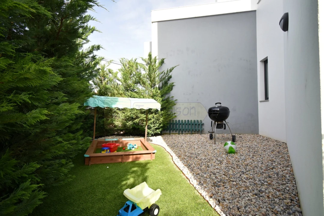 Moradia T4 para Venda em Santa Barbara de Nexe Foto 34