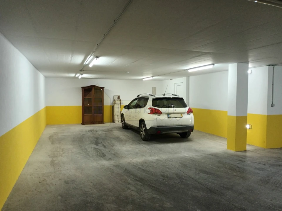 Moradia T4 para Venda em Santa Barbara de Nexe Foto 35