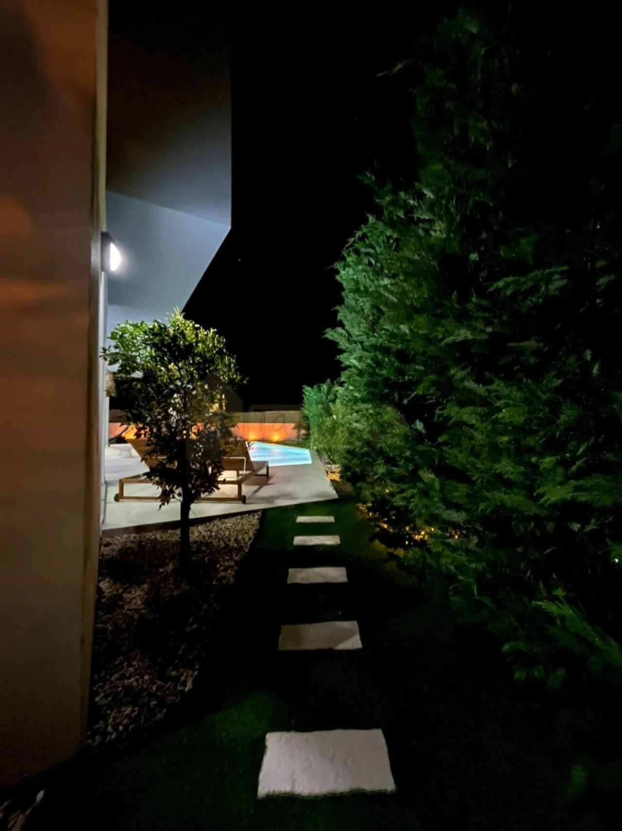 Moradia T4 para Venda em Santa Barbara de Nexe Foto 37