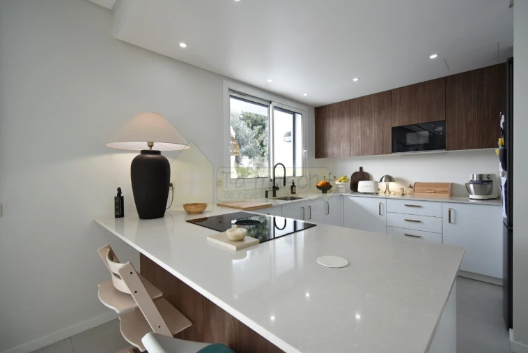 Moradia T4 para Venda em Santa Barbara de Nexe Foto 7