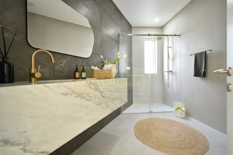 Moradia T4 para Venda em Santa Barbara de Nexe Foto 16