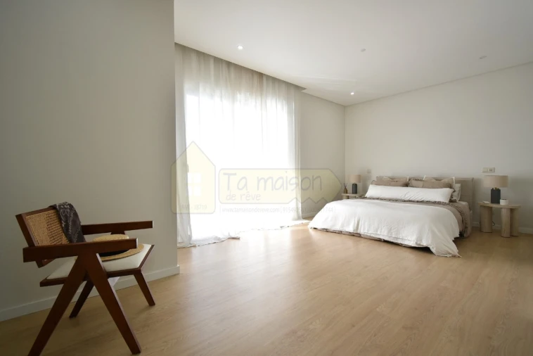 Moradia T4 para Venda em Santa Barbara de Nexe Foto 24