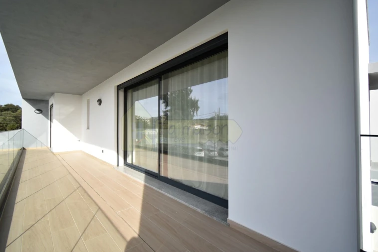 Moradia T4 para Venda em Santa Barbara de Nexe Foto 29