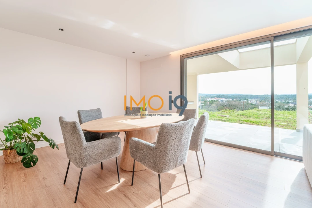 Moradia T4 para Venda em Fatima Foto 8