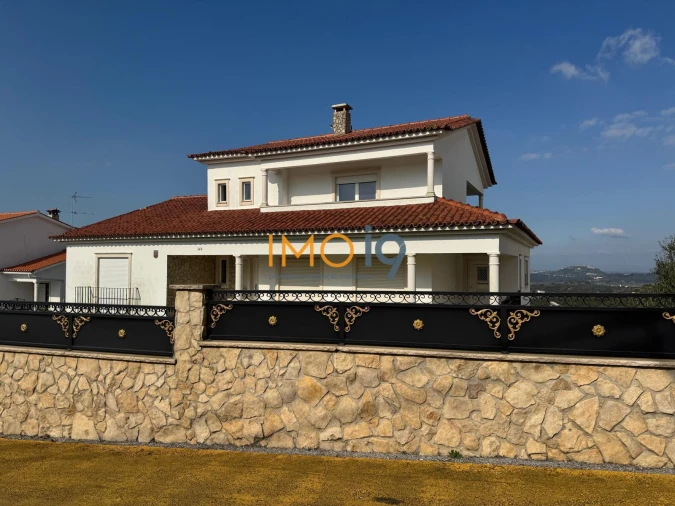 Moradia T4 para Venda em Fatima Foto 3