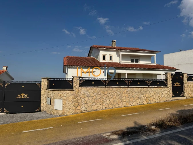 Moradia T4 para Venda em Fatima Foto 4