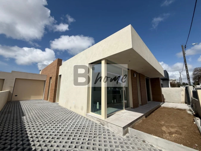 Moradia T3 para Venda em Charneca de Caparica e Sobreda Foto 1