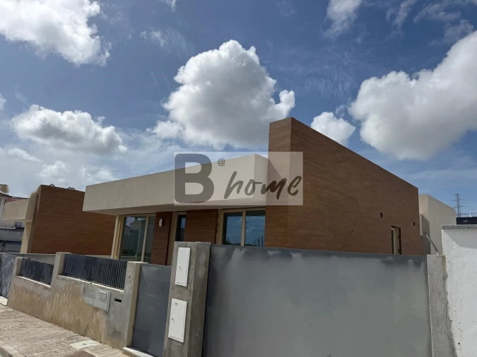 Moradia T3 para Venda em Charneca de Caparica e Sobreda Foto 11