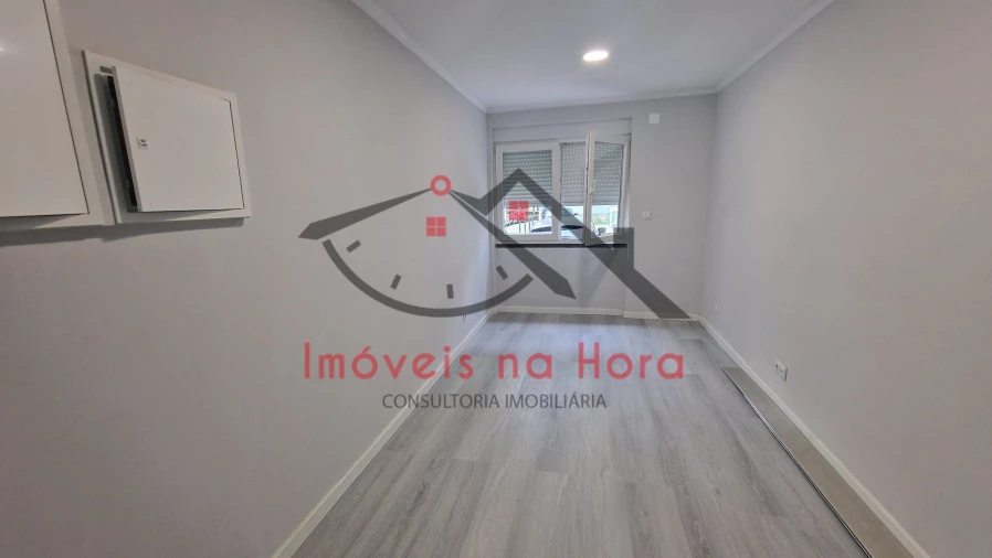 Apartamento T2 para Venda em Benfica Foto 5