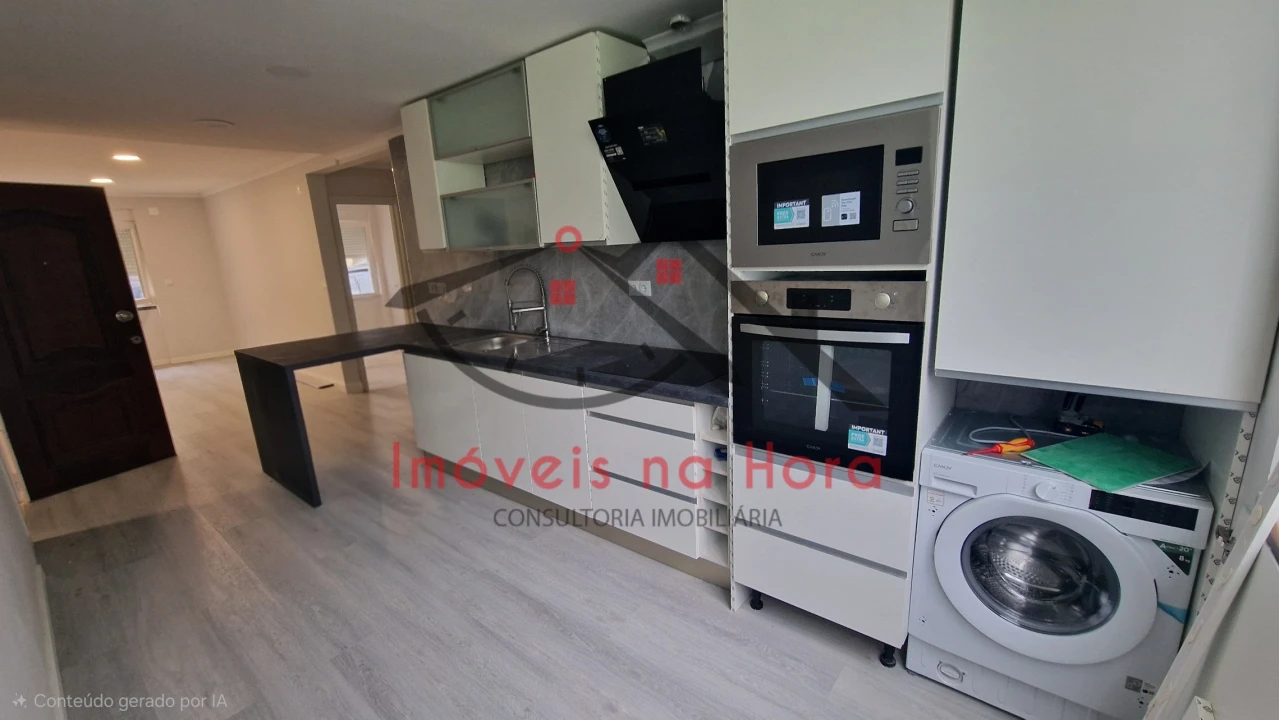 Apartamento T2 para Venda em Benfica Foto 2