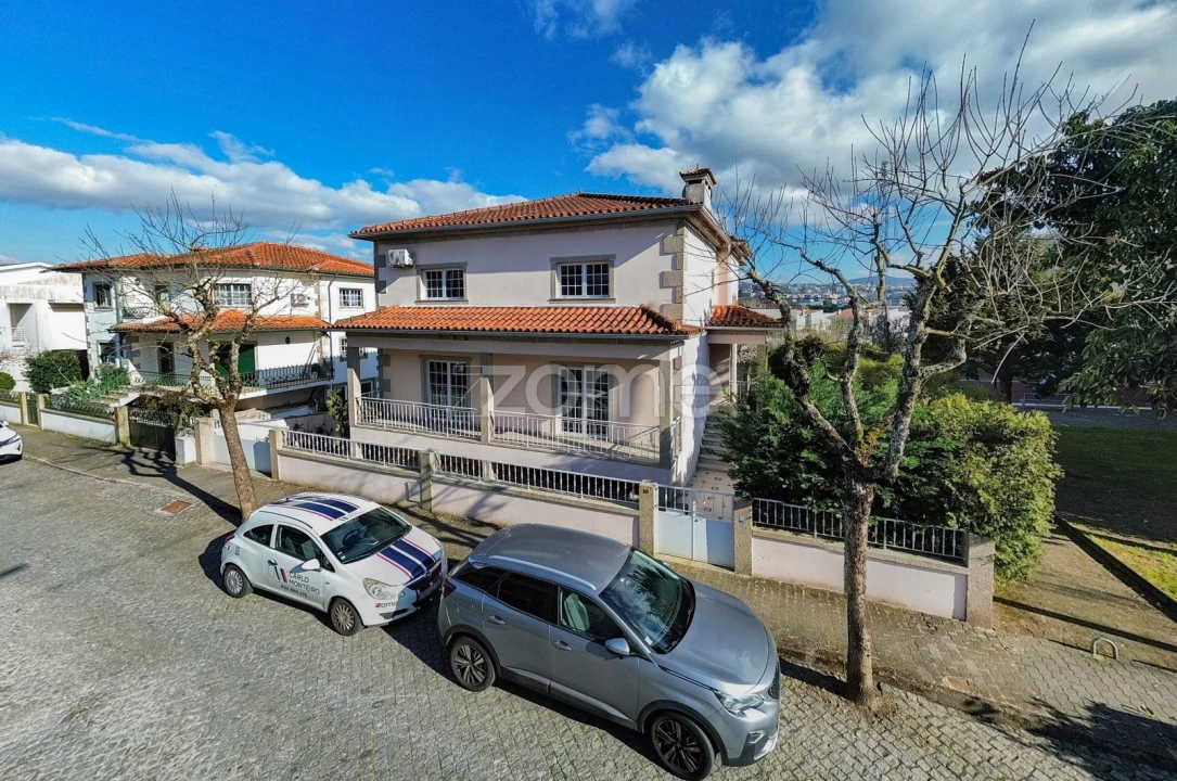 Moradia T5 para Venda em Merelim (São Pedro) e Frossos Foto 1