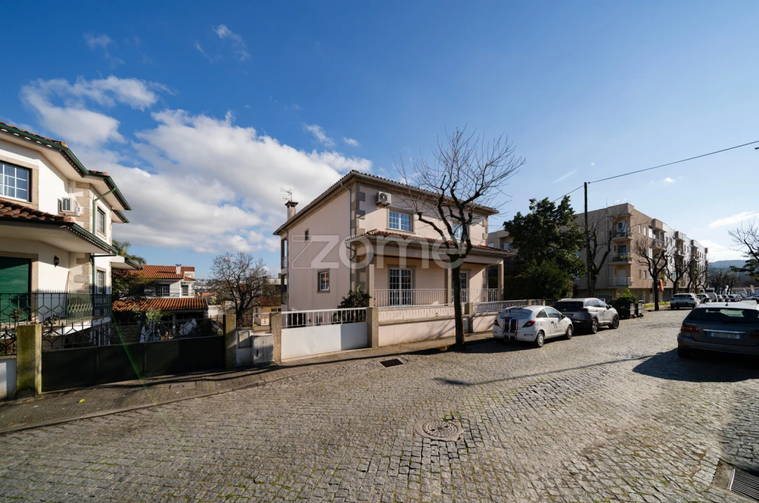 Moradia T5 para Venda em Merelim (São Pedro) e Frossos Foto 2