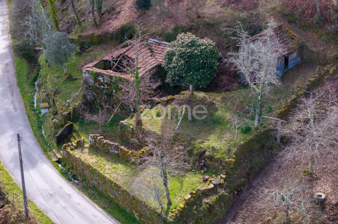 Moradia T6 para Venda em Santiago de Piães Foto 11