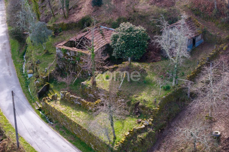 Moradia T6 para Venda em Santiago de Piães Foto 11