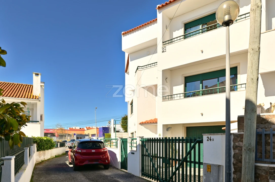 Moradia T7 para Venda em Rio de Mouro Foto 2