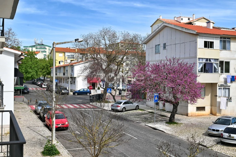 Apartamento T3 para Venda em Carcavelos e Parede Foto 26