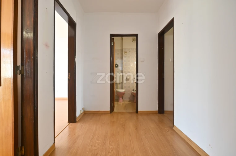 Apartamento T3 para Venda em Carcavelos e Parede Foto 9