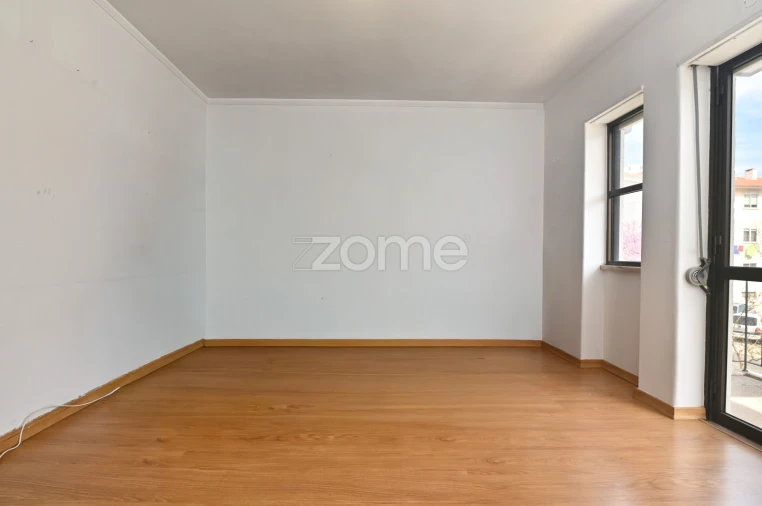 Apartamento T3 para Venda em Carcavelos e Parede Foto 5