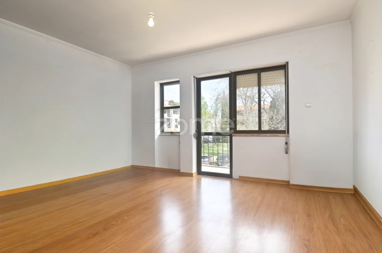 Apartamento T3 para Venda em Carcavelos e Parede Foto 6