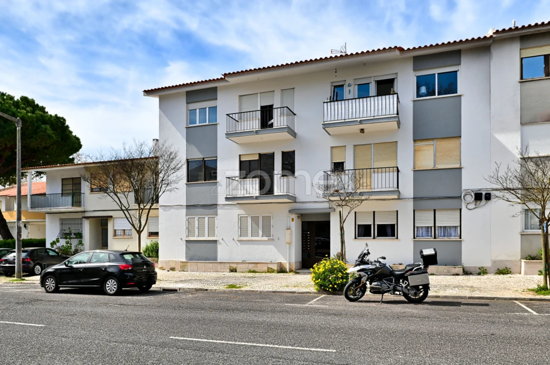 Apartamento T3 para Venda em Carcavelos e Parede Foto 1