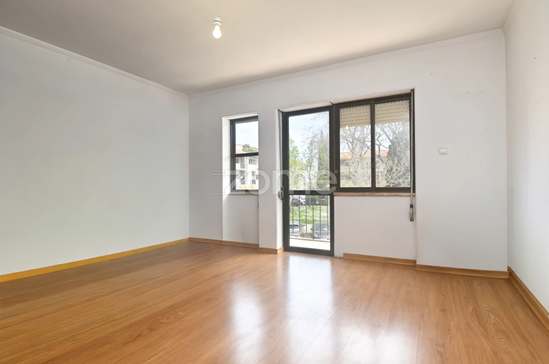 Apartamento T3 para Venda em Carcavelos e Parede Foto 6