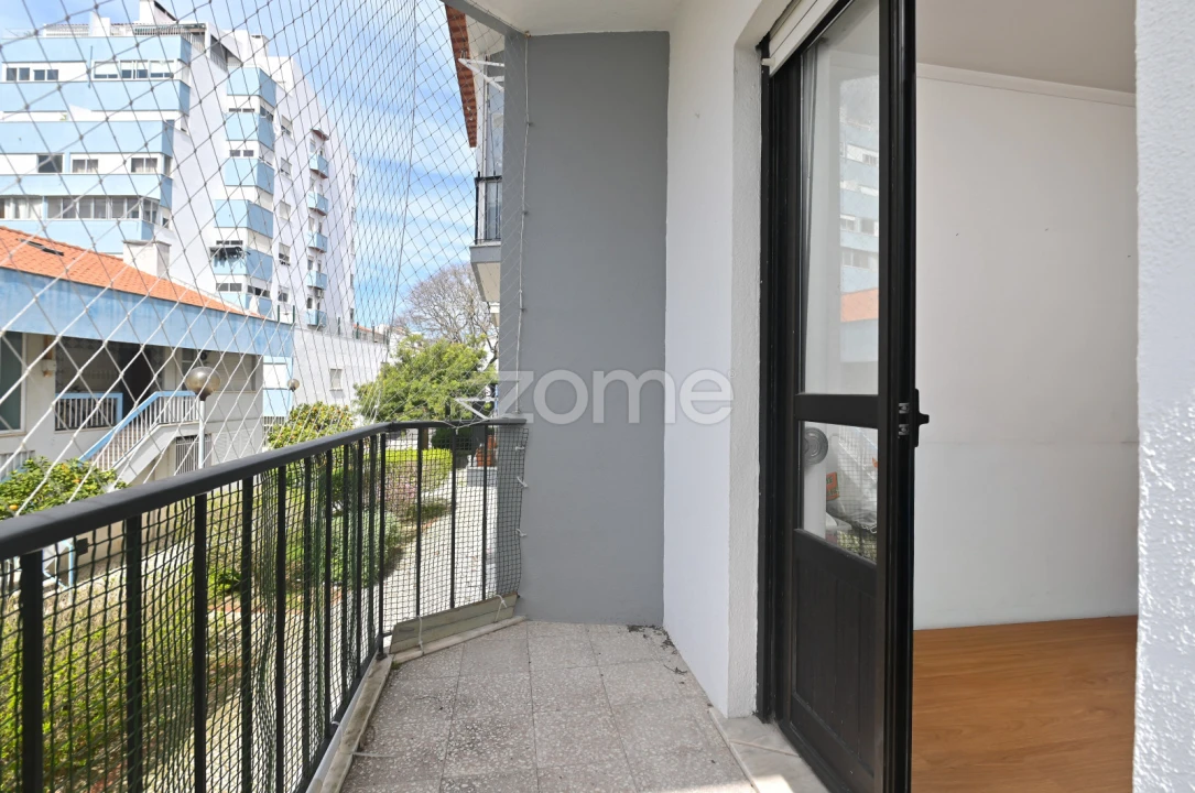 Apartamento T3 para Venda em Carcavelos e Parede Foto 23