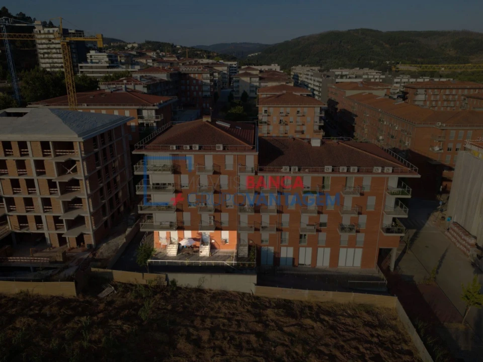 Apartamento T3 para Venda em Santo Antonio dos Olivais Foto 8