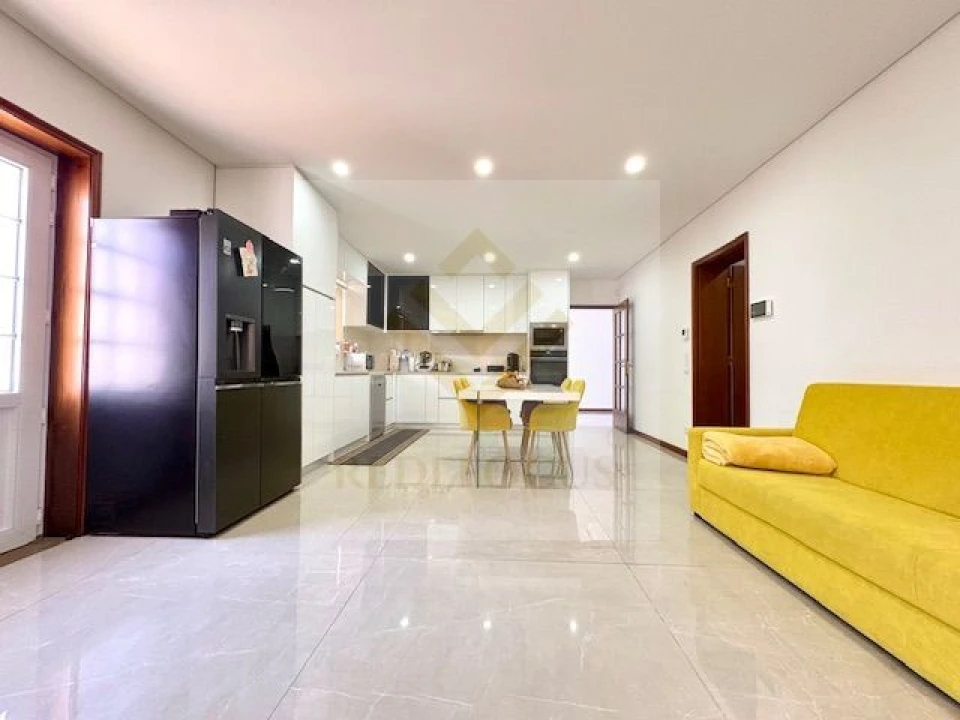 Moradia T3 para Venda em Santa Maria de Lamas Foto 9