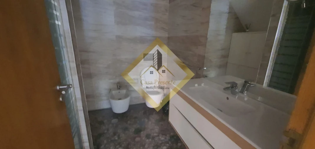 Moradia T1 para Venda em Santa Marinha e São Pedro da Afurada Foto 9