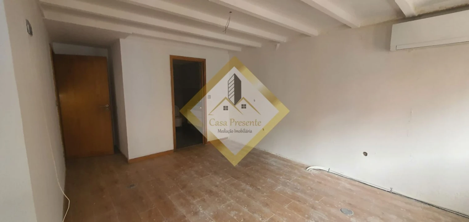 Moradia T1 para Venda em Santa Marinha e São Pedro da Afurada Foto 11