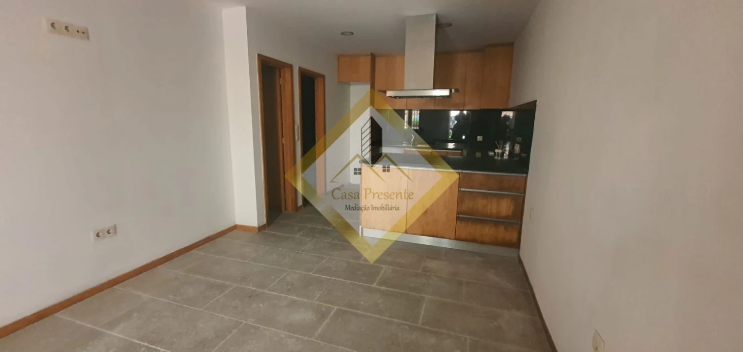 Moradia T1 para Venda em Santa Marinha e São Pedro da Afurada Foto 4