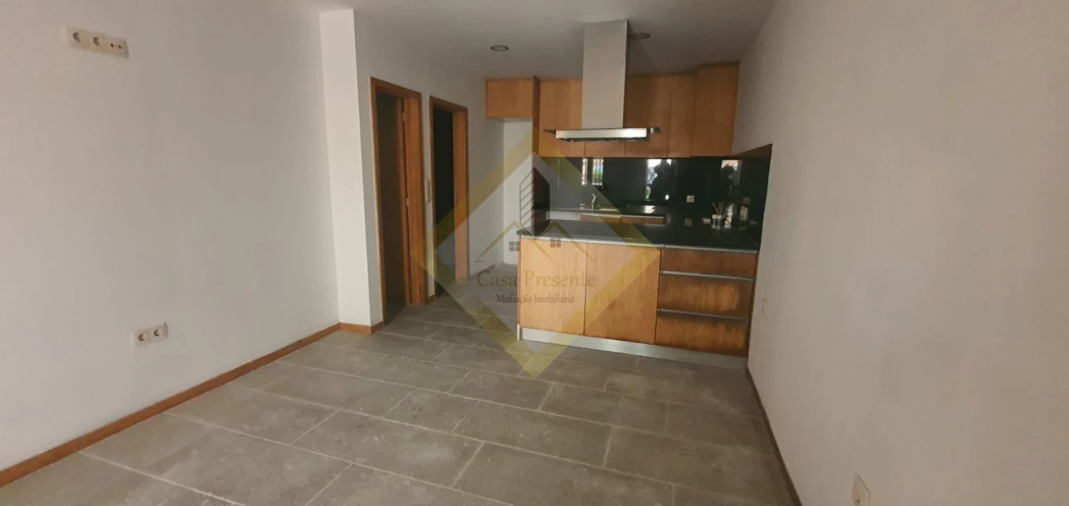 Moradia T1 para Venda em Santa Marinha e São Pedro da Afurada Foto 4