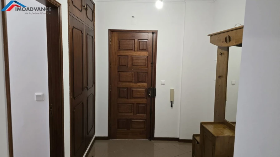 Apartamento T4 para Arrendamento em Buarcos Foto 3