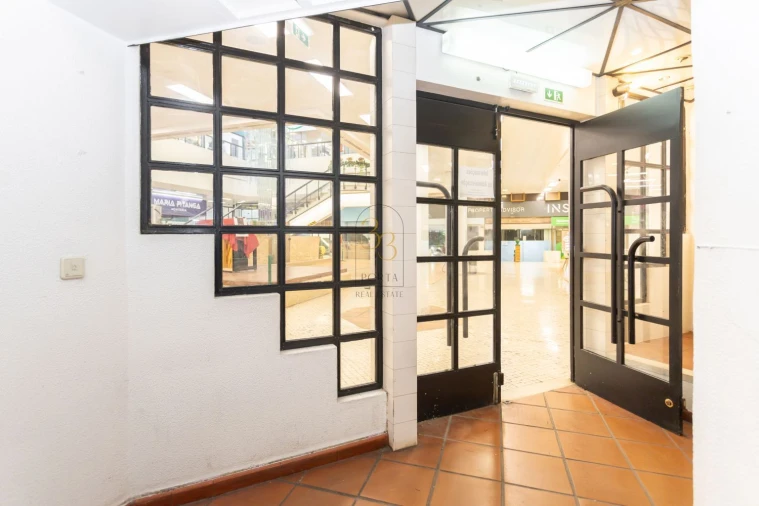 Loja para Venda em Oeiras e São Julião da Barra, Paço de Arcos e Caxias Foto 6