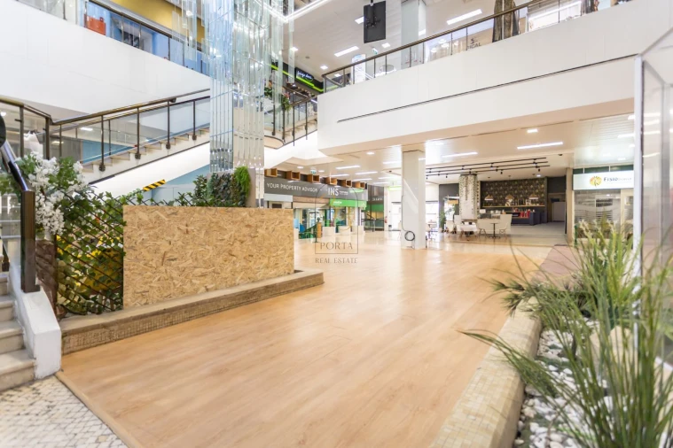 Loja para Venda em Oeiras e São Julião da Barra, Paço de Arcos e Caxias Foto 9