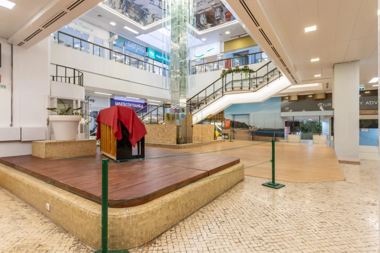 Loja para Venda em Oeiras e São Julião da Barra, Paço de Arcos e Caxias Foto 10