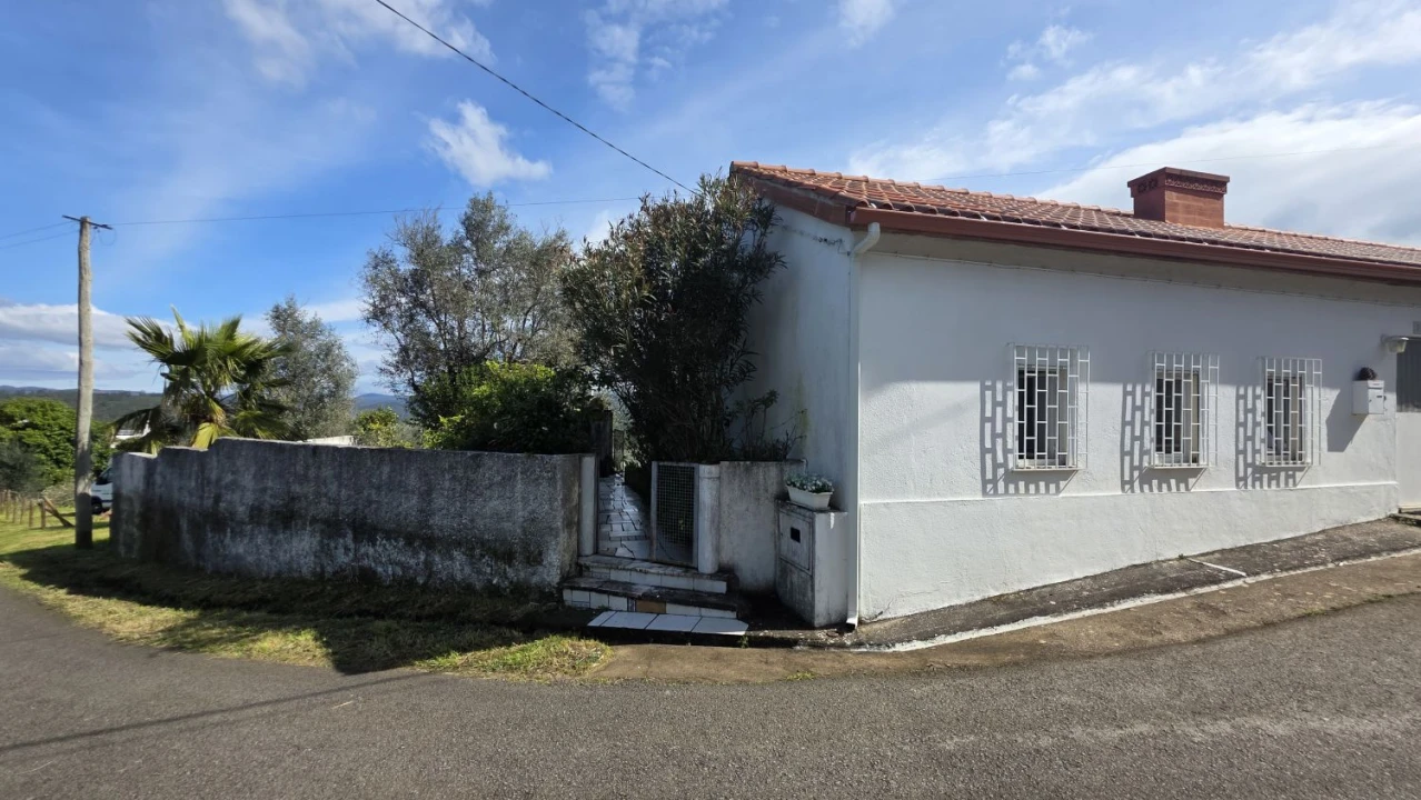 Moradia T3 para Venda em Serra e Junceira Foto 3